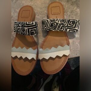 Dolce Vita sandals -flats
Adorable cut work with black white, aqua teal
Size 7.5